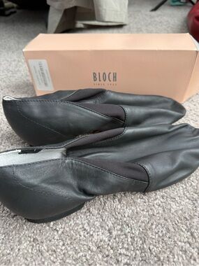 Bloch Women’s Black Leather Jazz Shoes